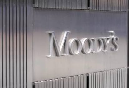 Imágen corporativa de Moody's en las oficinas centrales de la agencia, en Nueva York (Estados Unidos. EFE/Archivo