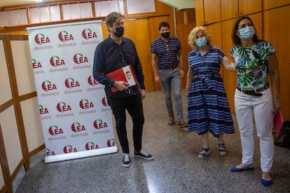 De izquierda a derechaa, Maiorga Ramírez, Mikel Goenaga, Miren Aranoa e Iratxe López de Aberasturi, del sector crítico de EA.