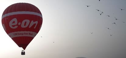 Globo aerost&aacute;tico con publicidad de E.on.