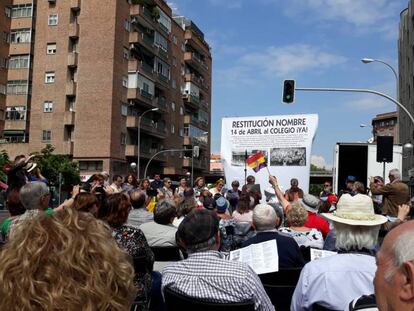 Acto reivindicativo del cambio de nombre del colegio en Retiro.