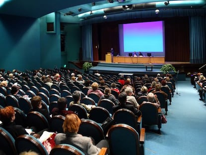 El negocio de las conferencias y de impartir conocimiento