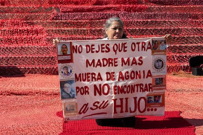 A searching mother during a demonstration in Mexico City, in December 2022.