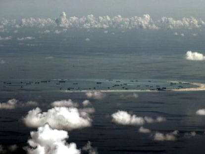 Um recife nas ilhas Spratly, fotografado em maio passado.