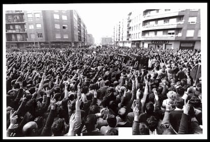 Funeral por las víctimas de la matanza de Vitoria en 1976.