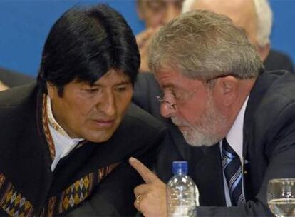 Lula da Silva (derecha) y el boliviano Evo Morales, ayer en Brasilia.