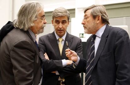 Los portavoces de la oposición en el Ayuntamiento, Ángel Pérez (IU), David Ortega (UPyD) y Jaime Lissavetzky (PSOE).