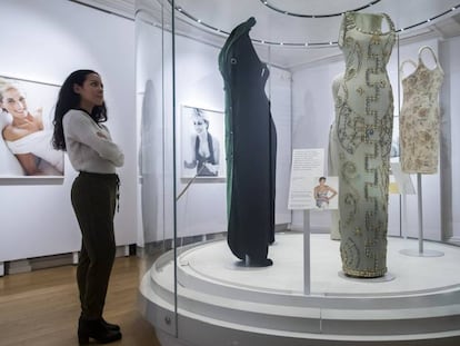 Una de las salas de la exposici&oacute;n &#039;Diana: Her Fashion Story&#039;, en el palacio de Kensington en Londres.