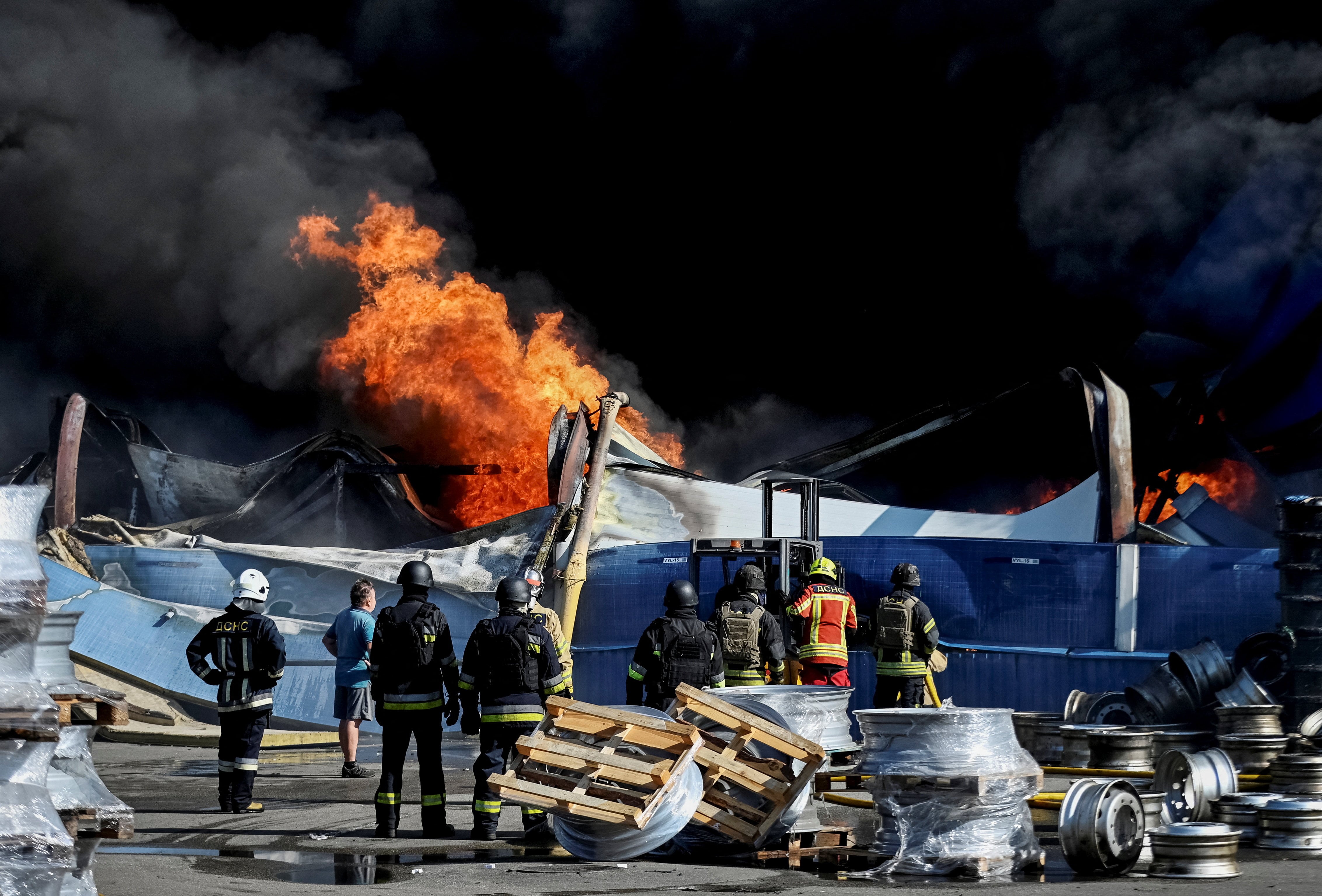 Al menos 27 muertos en un bombardeo ruso contra Kiev en uno de los peores ataques de la guerra