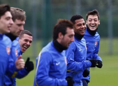 Santi Cazorla, Lukas Podolski, Serge Gnabry y Mesut Ozil durante el entrenamiento del Arsenal.