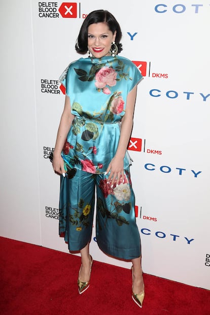 La cantante Jessie J ha sido otra de las invitadas a la Delete Blood Cancer Gala. Todo un error leste conjunto floral de Vivienne Westwood con el que no la hemos visto nada favorecida.