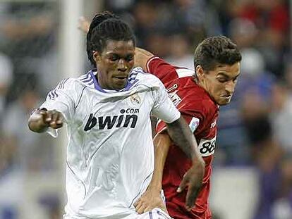 Royston Drenthe, a la izquierda, y Jesús Navas, durante el encuentro.