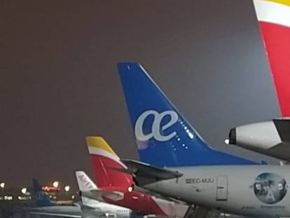 Aviones de Iberia y Air Europa en el aeropuerto madrileño de Barajas.