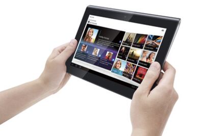 Sony se ha tomado su tiempo para presentar sus tabletas, que salen a la venta hoy en 15 países. Tablet S (en la imagen) y Tablet P comparten sistema operativo, Android.