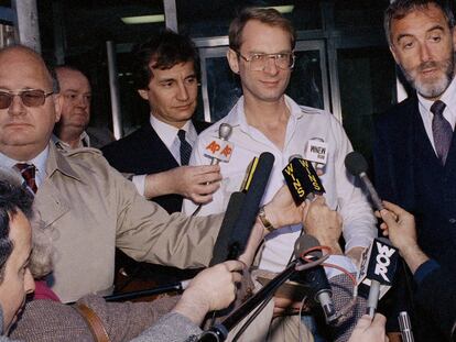 Na foto, o vigilante do metrô de Manhattan, Bernhart Goetz, em Nova York, em 1987.