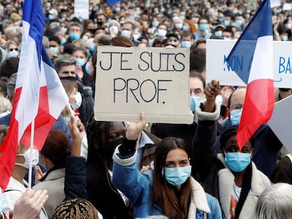 Estudiantes en la plaza de la República de París durante la manifestación en protesta por el asesinato del profesor Samuel Paty, en octubre pasado.