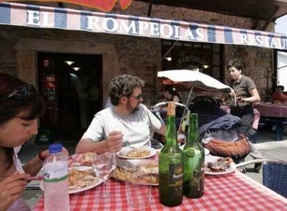 Rompeolas, una casa de comidas cerca del mar donde destacan los pescados y mariscos de la costa asturiana.