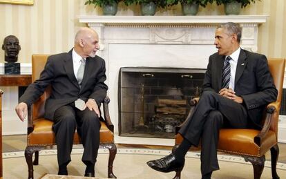 El presidente Obama (Dcha.) durante su reuni&oacute;n este martes con su hom&oacute;logo afgano. 