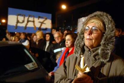 Centenares de personas han asistido al acto de protesta este jueves en Buenos Aires pidiendo mayor seguridad en las calles.