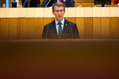 El presidente de la Xunta y nuevo líder del PP, Alberto Núñez Feijóo, este martes en la tribuna del Parlamento gallego.