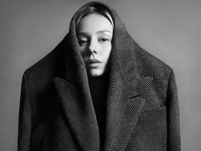 "No one around you experiences the same things as you and it creates a distance, a chasm that separates you from everyone else,” says Expósito. Here, the actress wears an Acne Studios gray cotton coat.