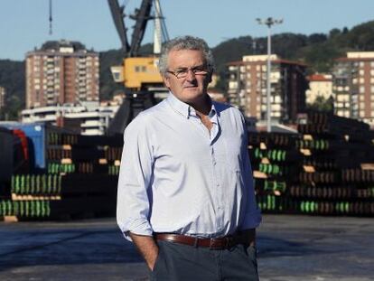 Ricardo Peña, en las instalaciones del Puerto de Pasaia.