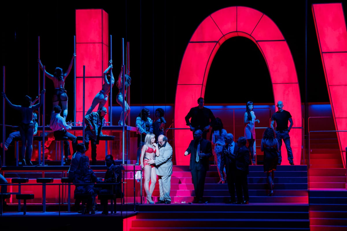 LOVE i protestes: ‘Manon Lescaut’ torna al Liceu entre l’eufòria i la discòrdia 