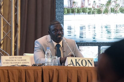 El rapero Akon durante la presentación del proyecto de Akon City este lunes en un hotel de Dakar.