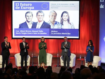 D'esquerra a dreta, Albert Rivera, Manuel Valls, María Rey, Mario Vargas Llosa i Inés Arrimadas.