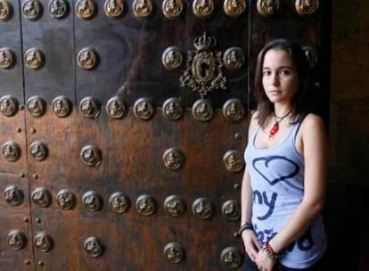Adriana Espinosa, de 24 años, en el rectorado de la Universidad de Sevilla.
