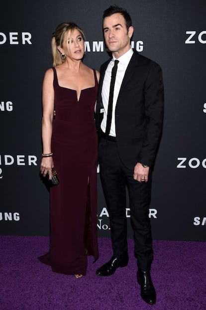 El actor y productor de la cinta Justin Theroux junto a su mujer, la también actriz Jennifer Aniston.
