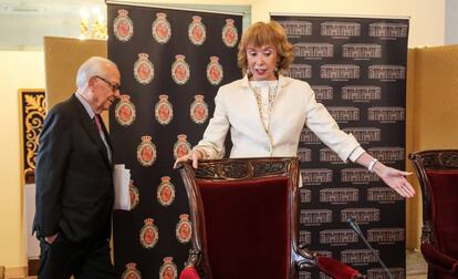 La presidenta del Consejo de Estado, Maria Teresa Fernandez de la Vega, y el consejero permanente Fernando Ledesma, durante la rueda de prensa ofrecida este viernes, en Madrid.