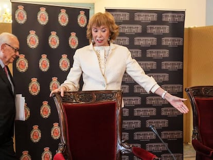 La presidenta del Consejo de Estado, Maria Teresa Fernandez de la Vega, y el consejero permanente Fernando Ledesma, durante la rueda de prensa ofrecida este viernes, en Madrid.