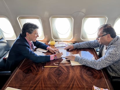 El presidente de Colombia, Gustavo Petro anuncia el Pacto de San José del Guaviare con Claudia López, alcaldesa de Bogotá, en San José del Guaviare, el 9 de febrero de 2023.