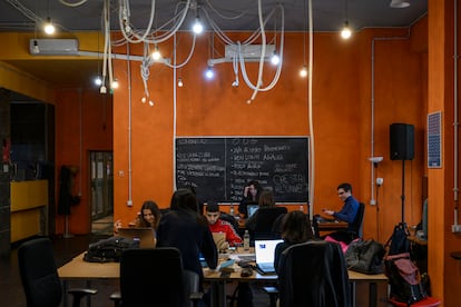 Espacio de 'coworking' disponible para todos los estudiantes.