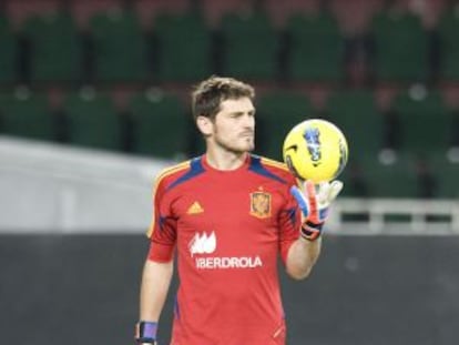 Iker Casillas, durante un entrenamiento con La Roja.