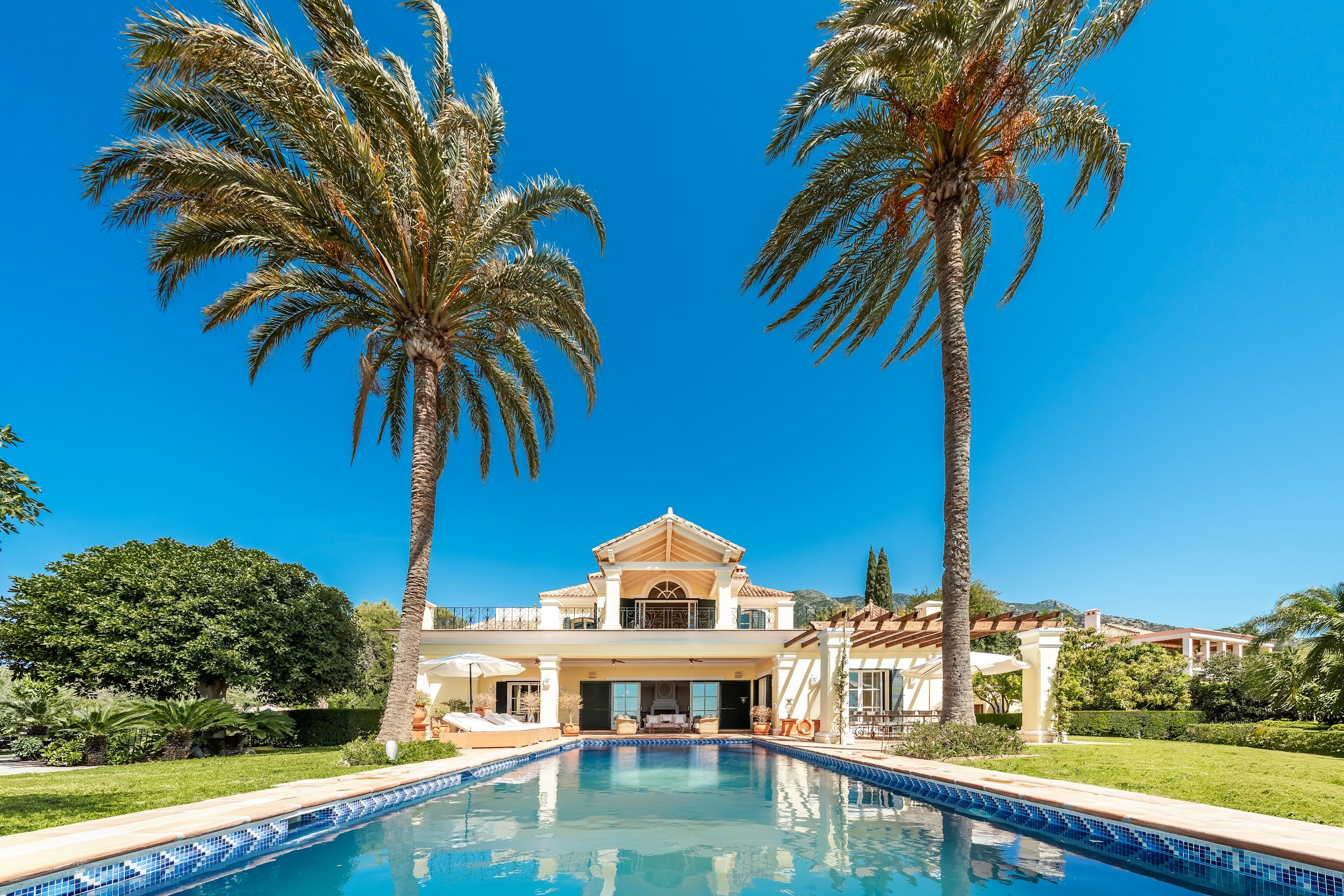 Las tres casas de la semana: lujo en lo alto de una colina por 13 millones de euros