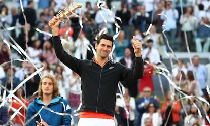 Novak Djokovic y Stefanos Tsitsipas tras la final.