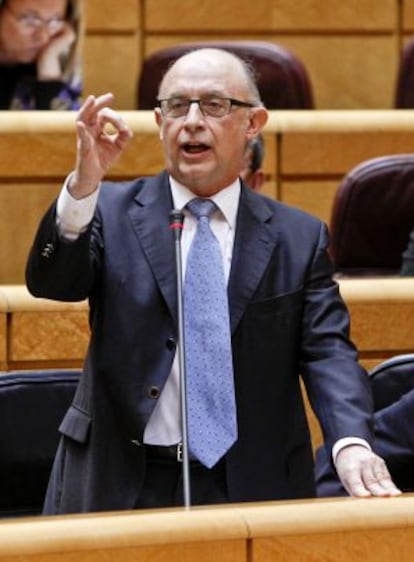 Cristóbal Montoro en el pleno del Senado, en Madrid.