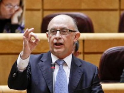 Cristóbal Montoro en el pleno del Senado, en Madrid.