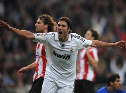 Higuaín, tras marcar