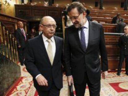 Cristobal Montoro, ministro de Hacienda, defiende los Presupuestos para 2014 en el Congreso, en presencia del presidente del Gobierno, Mariano Rajoy.