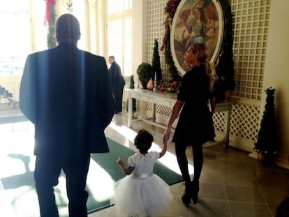 Beyoncé y su hija Blue Ivy hicieron un 'tour' por la Casa Blanca antes de la actuación de la cantante en el cumpleaños de Michelle Obama.