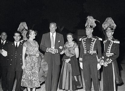 Recepción en el Retiro al actor Gary Cooper durante la inauguración del Hilton en julio de 1953.