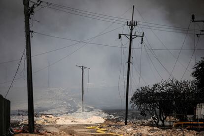 Uno de los caminos que lleva del peque?o poblado de Versalles a los depsitos de crudo en Matanzas, despus de que se controlara el incendio.