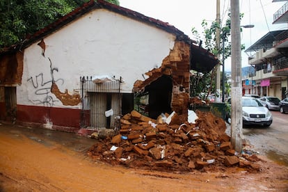 Una vivienda afectada por el paso de la tormente tropical 'Max', en Acapulco. 