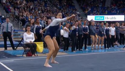 Sophina DeJesus, durante la ejecución de su ejercicio de suelo.