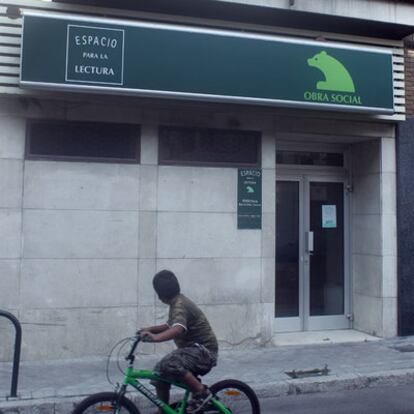 Biblioteca de Doña Carlota, en Vallecas, cerrada al público.