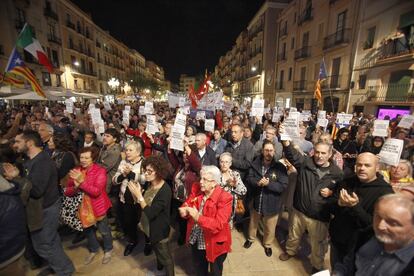 Concentració a Tarragona contra l'empresonament dels membres del Govern destituït.