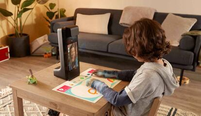Amazon está trabajando en un proyector que convertiría cualquier superficie de tu hogar en una pantalla
