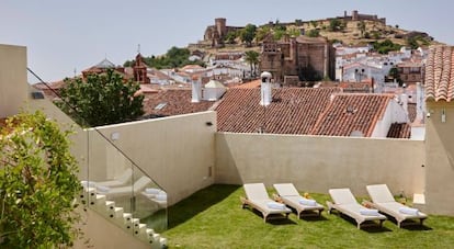 Terraza del hotel Essentia, en Aracena (Huelva).